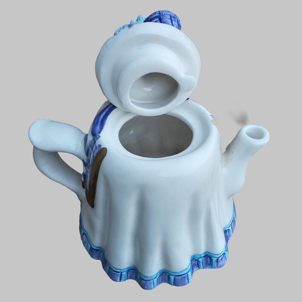 Blue and White Ceramic Teapot Figurine - Picture 4 of 9